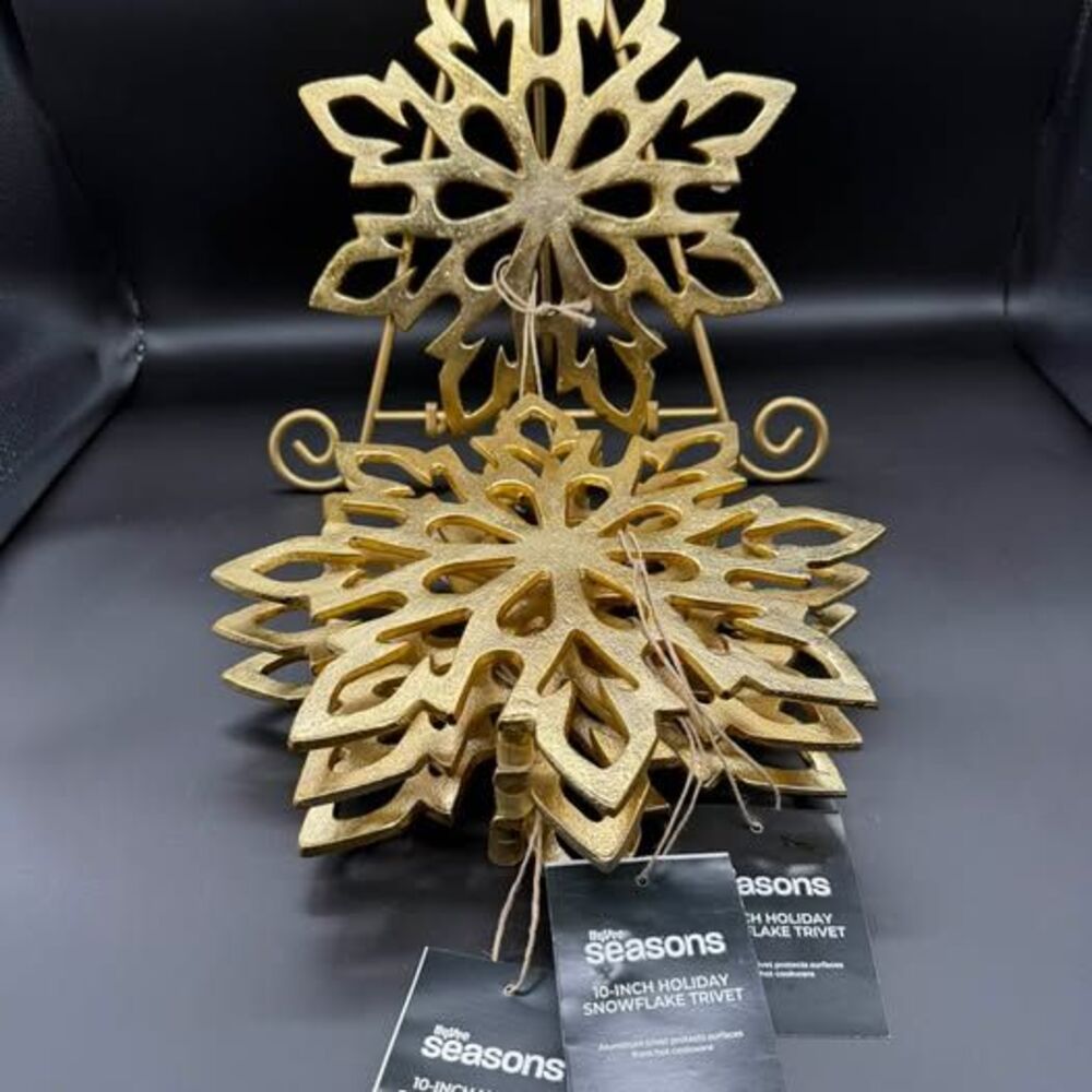 Hy-Vee Seasons 10-Inch Holiday Snowflake Trivet Set of 4